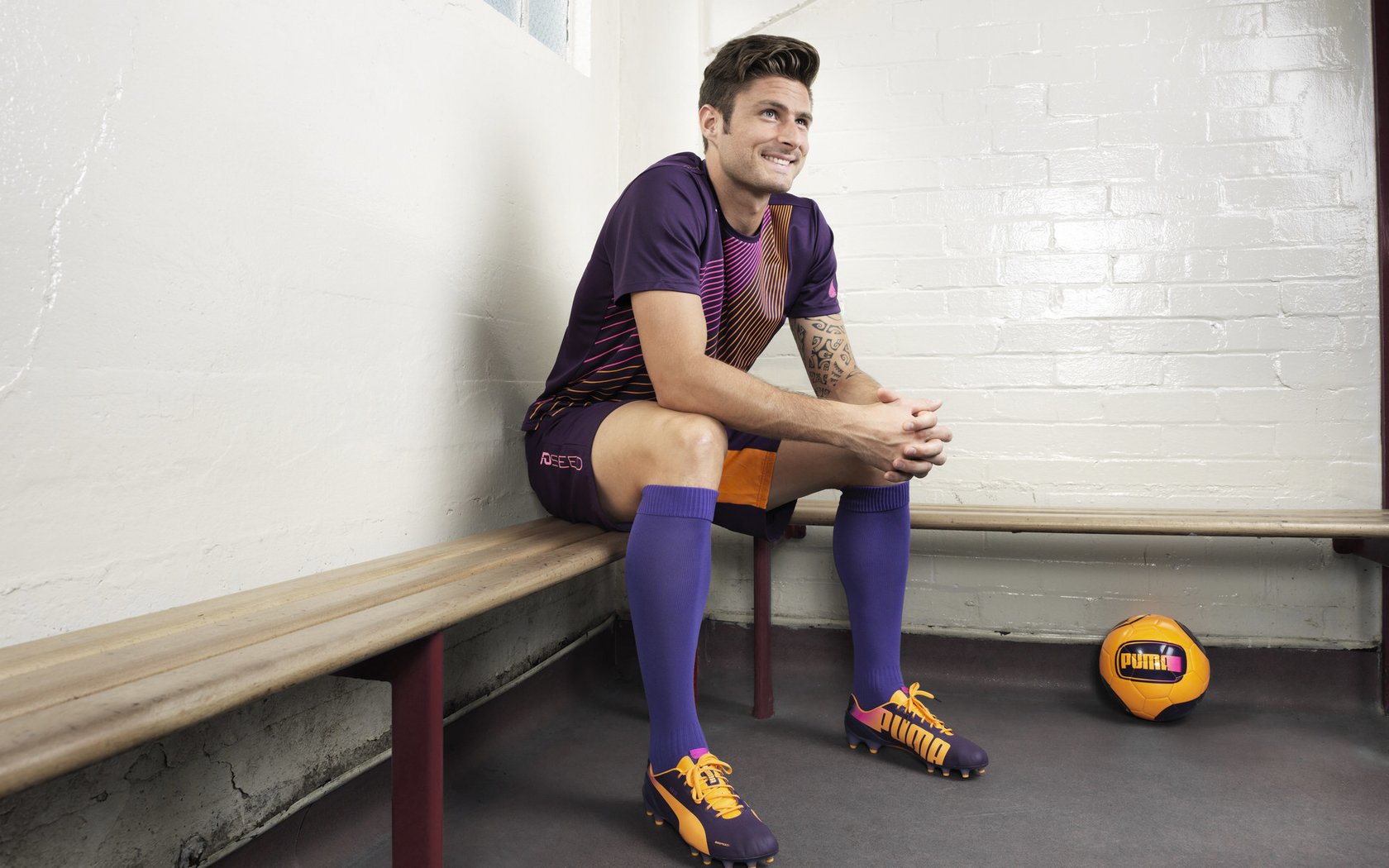 AYX体育-佛罗伦萨球员大胆发言，表达夺冠决心，佛罗伦萨球队主场